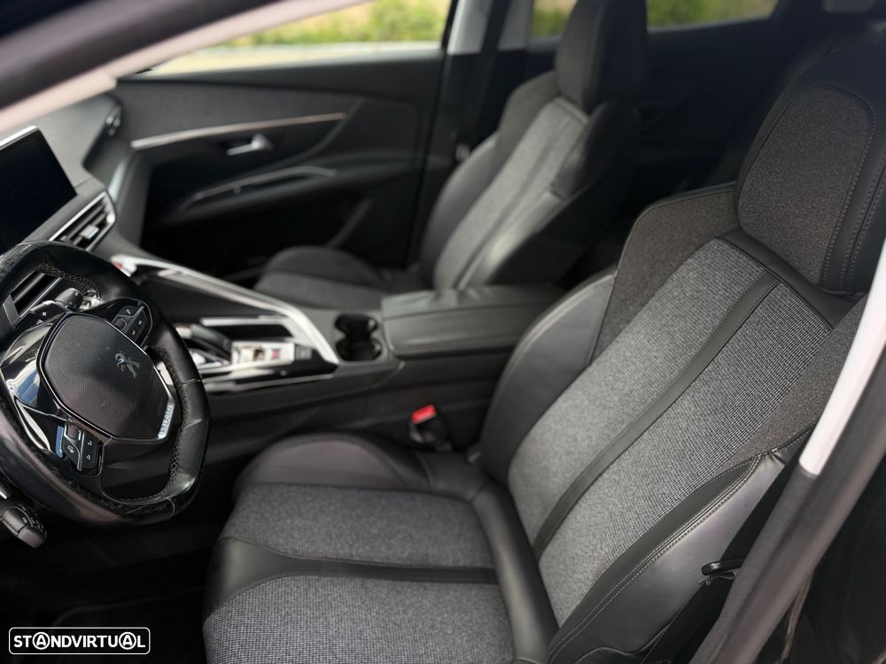 Peugeot 3008 1.5 BlueHDi Allure EAT8 - 8
