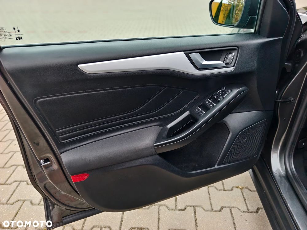 Ford Focus 1.5 EcoBoost STart-Stopp-System TITANIUM - 6