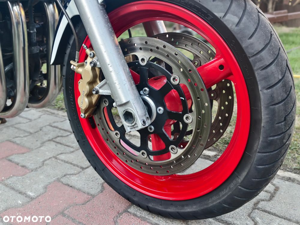 Suzuki GSX - 11