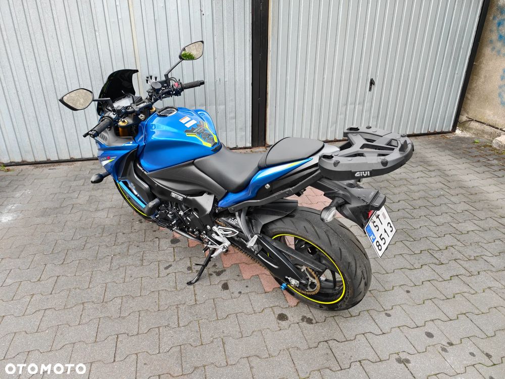 Suzuki GSX - 6
