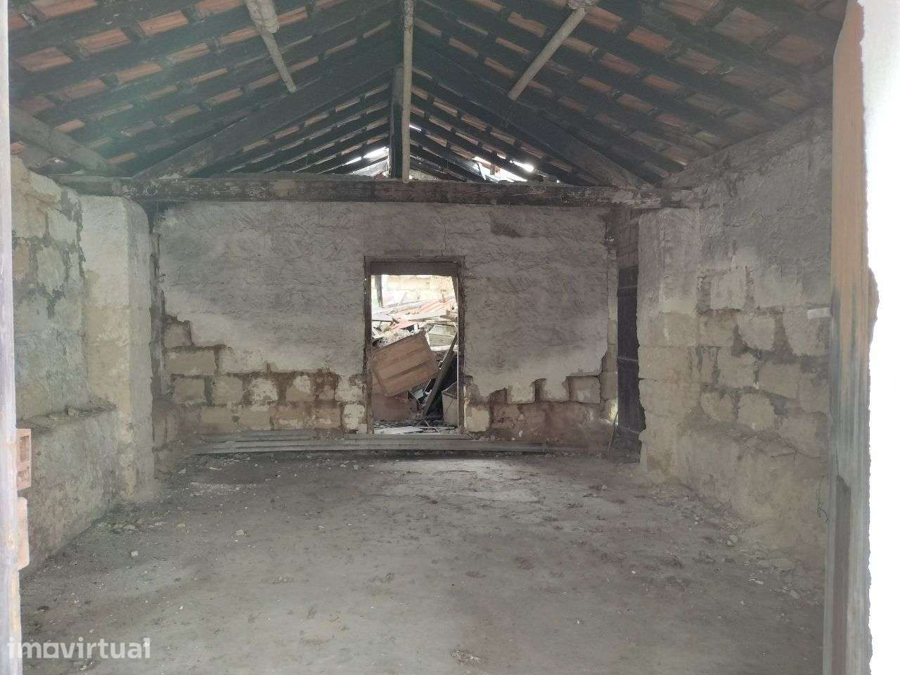 Moradia Antiga para reconstruir em Pernes - Grande imagem: 3/14