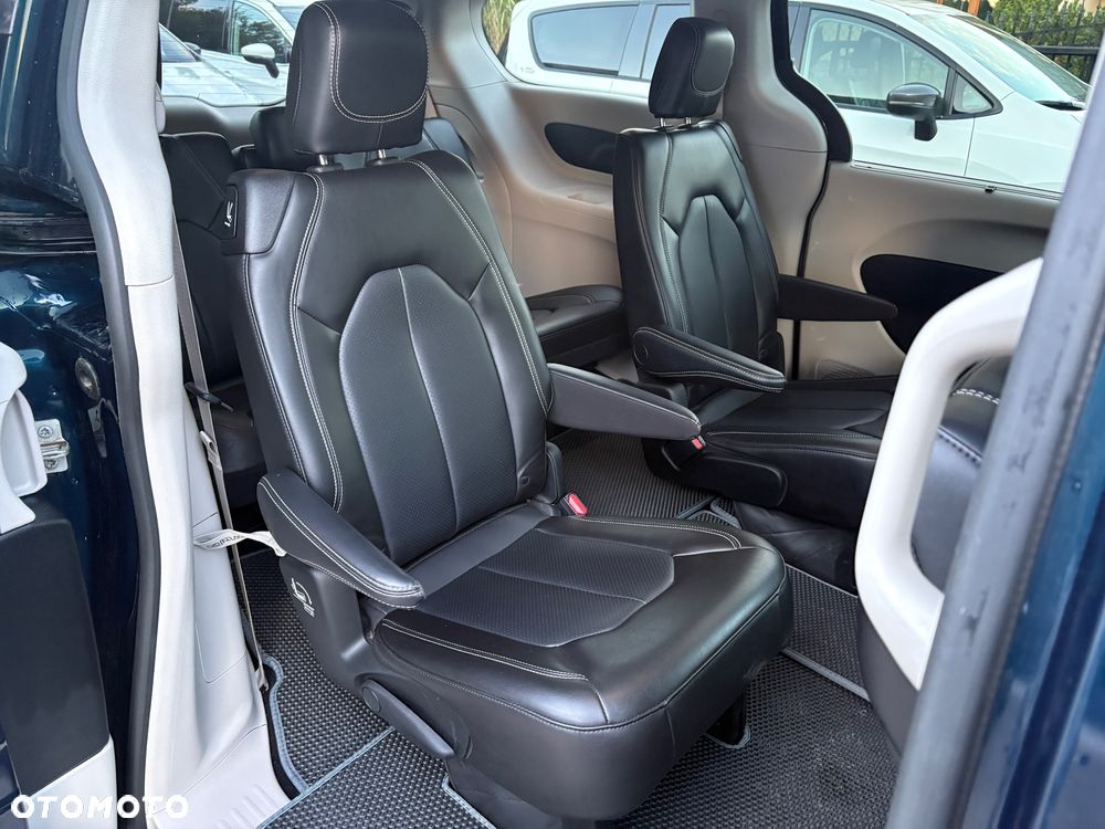 Chrysler Pacifica - 24