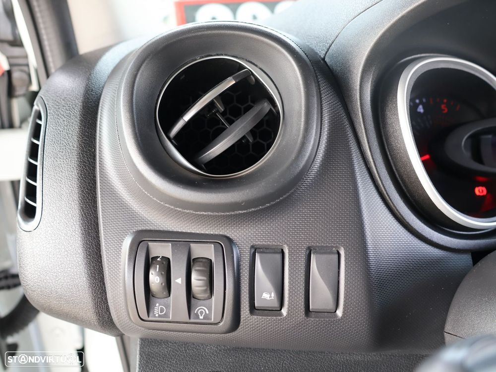 Renault Trafic 2.0 dCi L1H1 1.0T - 39