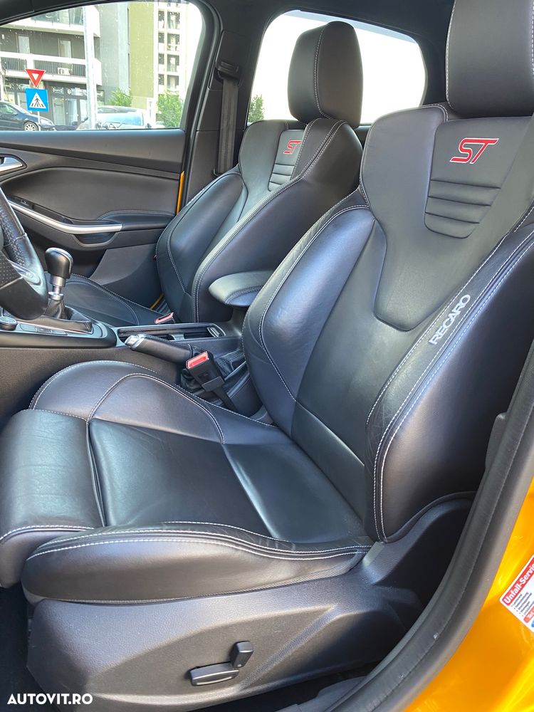 Ford Focus 2.0 EcoBoost ST - 9