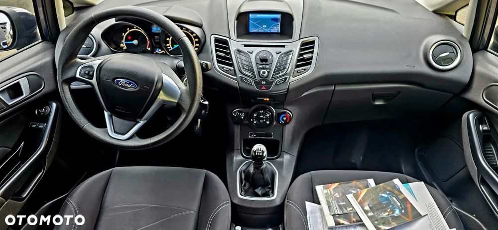 Ford Fiesta 1.0 Champions Edition - 23