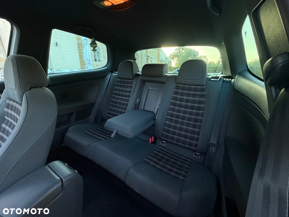 Volkswagen Golf - 9