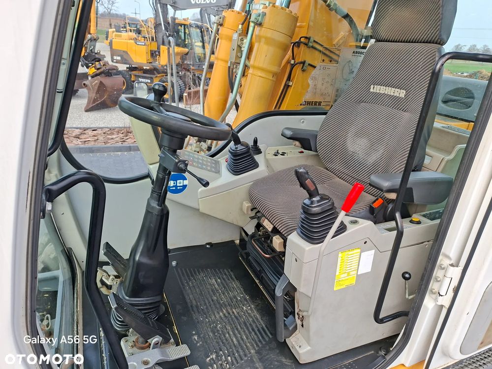 Liebherr LIEBHERR A900 - 2