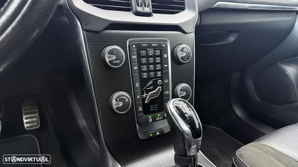 Volvo V40 2.0 D2 R-Design Momentum Geartronic - 27
