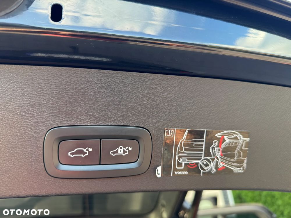 Volvo XC 40 T3 Geartronic Momentum Pro - 14