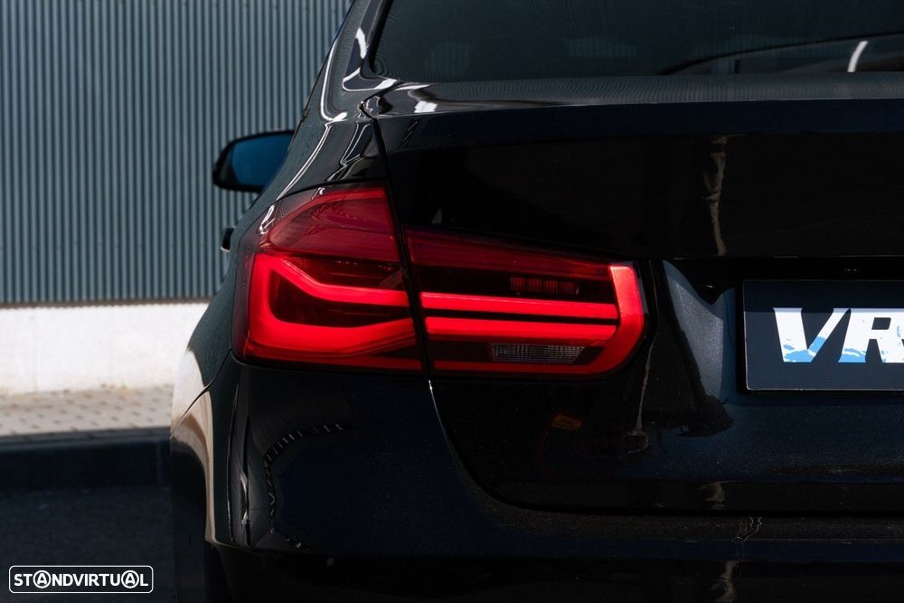 BMW 330 e iPerformance Pack M - 58