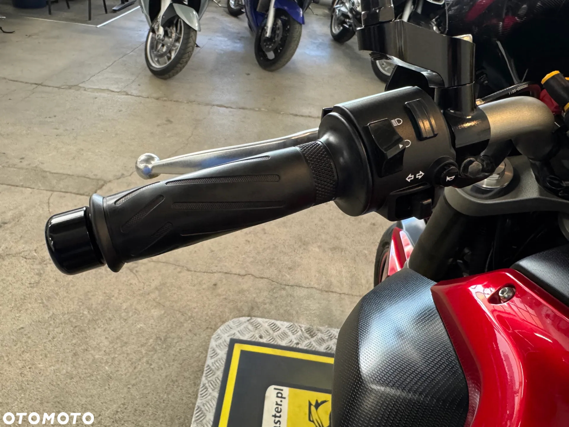 Yamaha MT - 28