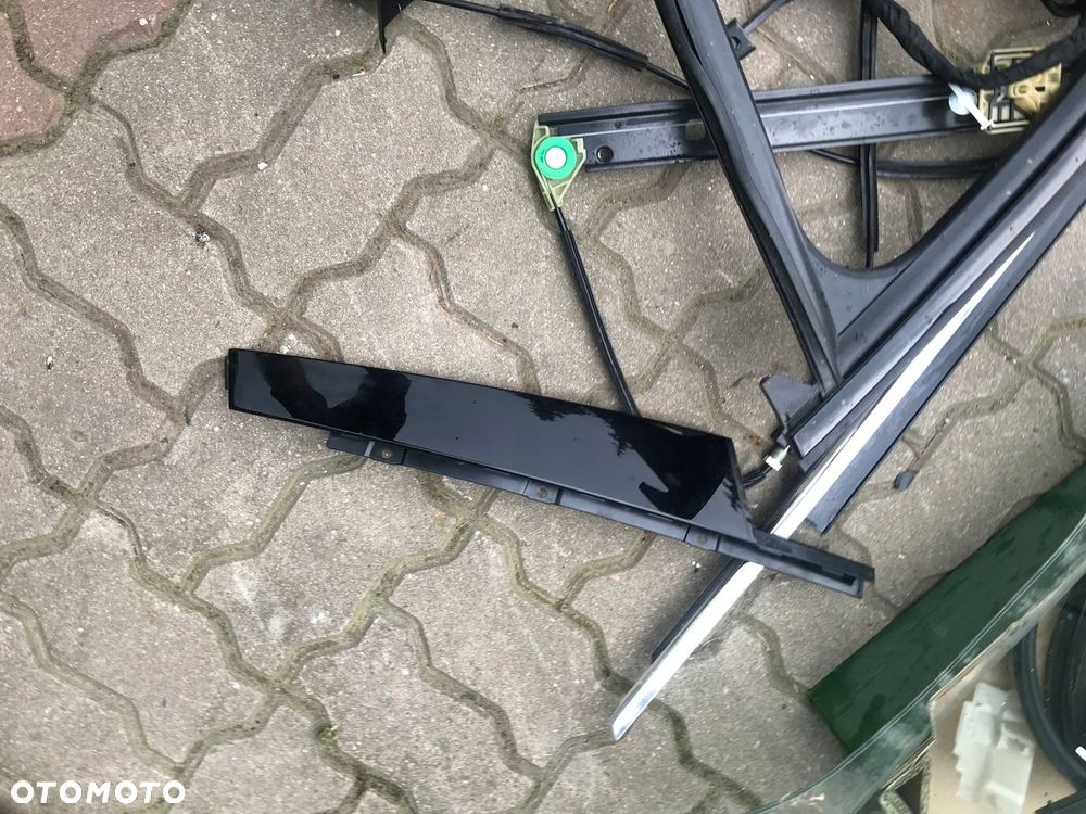 MECHANIZM SZYBY LISTWA KLAMK LEWY PRZÓD AUDI A6 C7 - 2