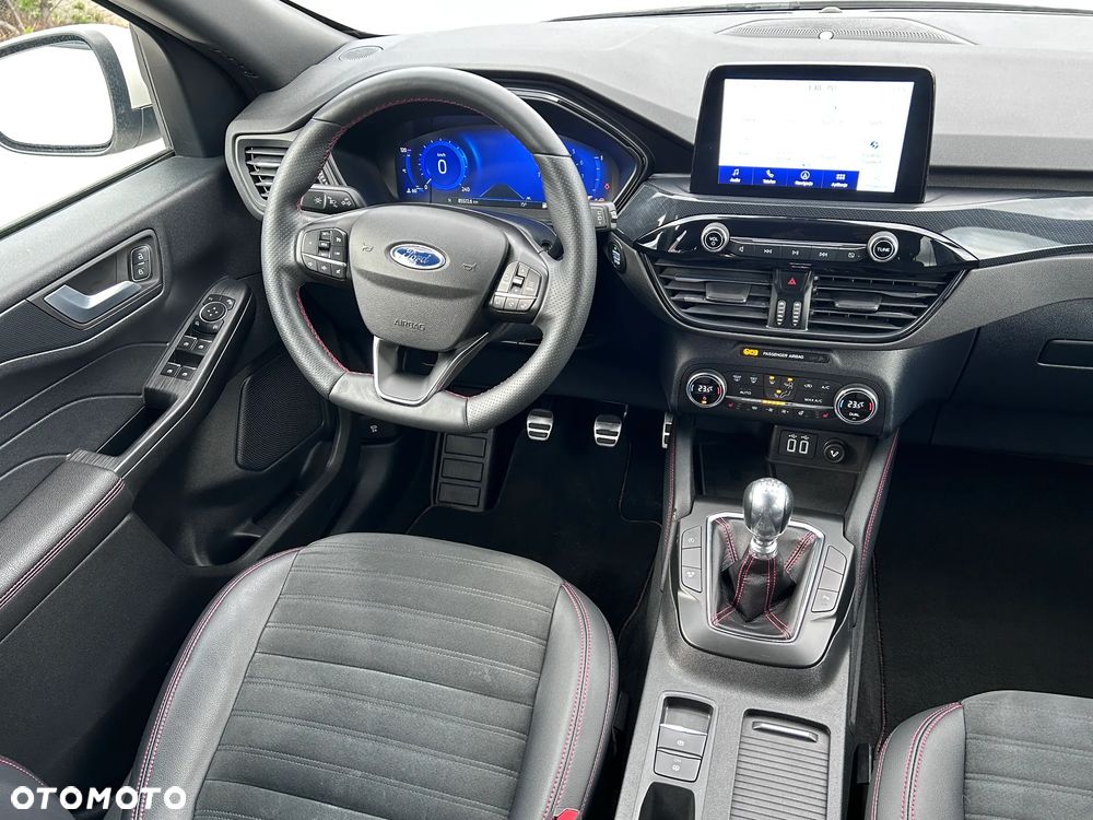 Ford Kuga 1.5 EcoBoost ST-LINE - 21