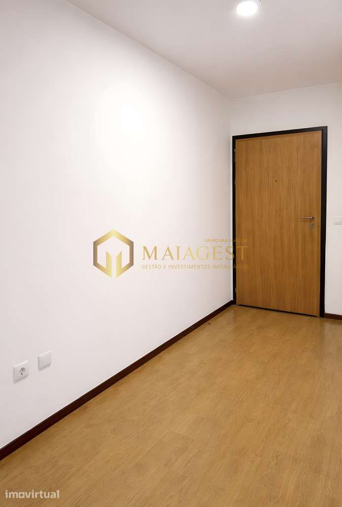 T2 no 5.º Andar com Garagem e Excelente Luminosidade em Valongo - Grande imagem: 2/12