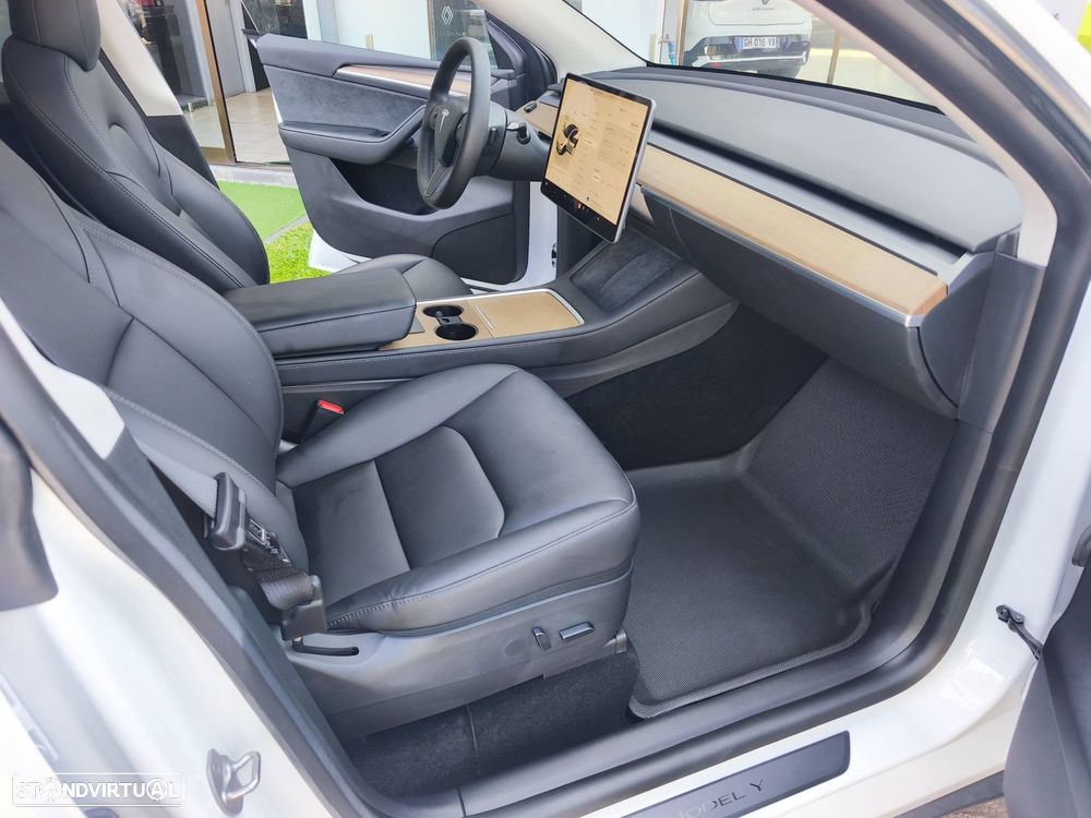 Tesla Model Y Long Range Dual Motor AWD - 8