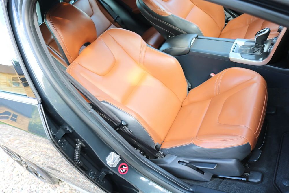 Volvo V60 D5 AWD Geartronic RDesign - 11