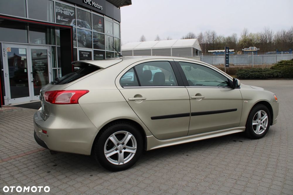 Mitsubishi Lancer 1.8 Invite - 4