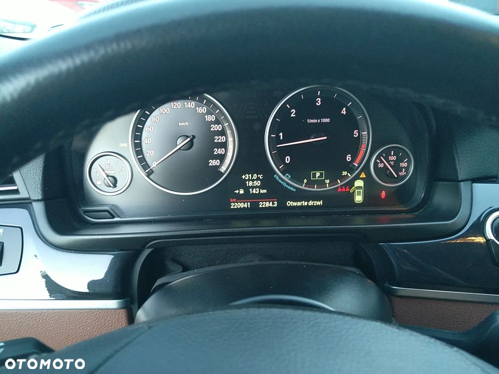BMW Seria 5 530d xDrive - 23