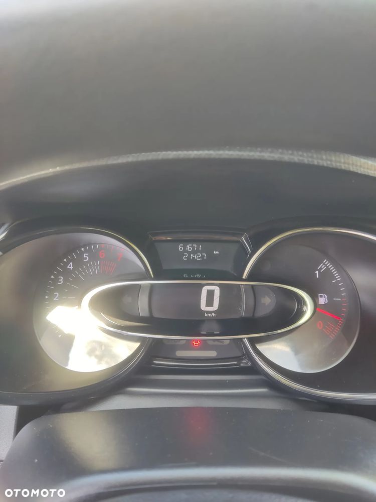 Renault Clio 1.2 16V Confort Privilege - 25