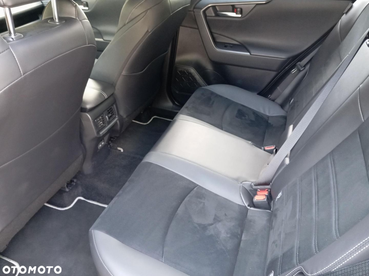 Toyota RAV4 - 11