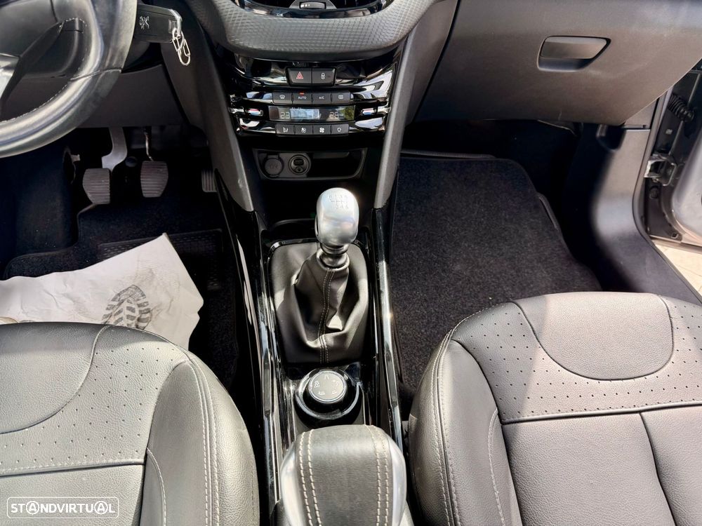 Peugeot 2008 1.2 PureTech Allure Pack - 16