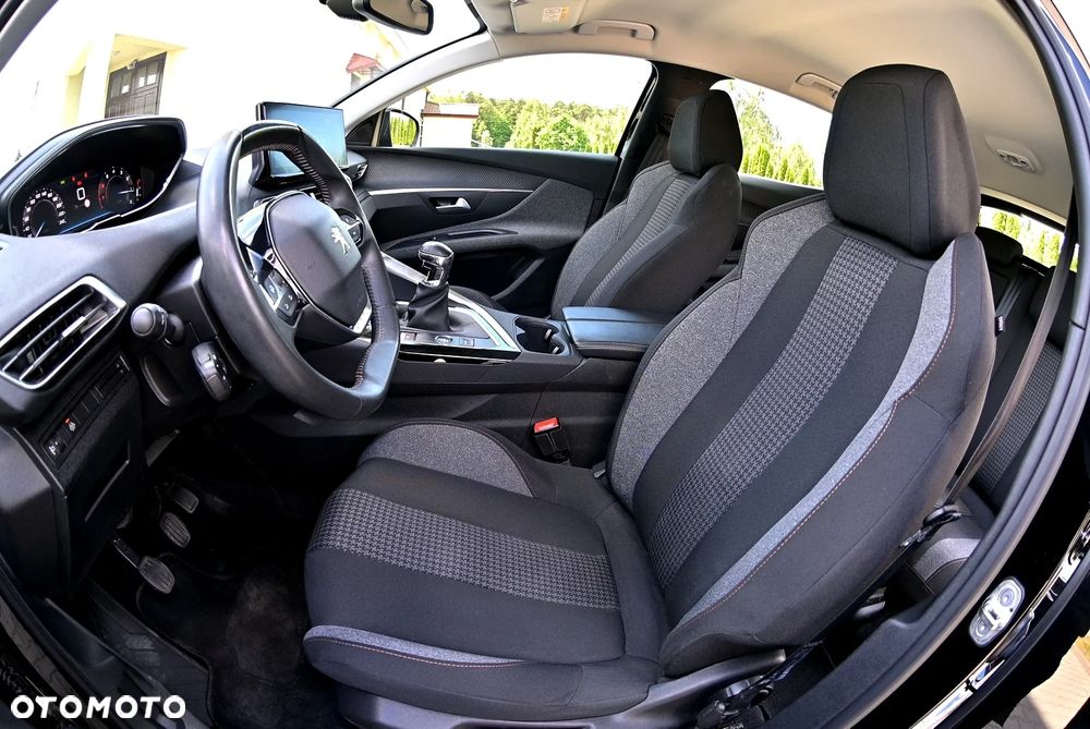 Peugeot 3008 1.2 PureTech Allure S&S - 18