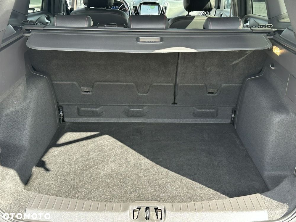 Ford Kuga 2.0 TDCi 4x2 ST-Line - 35