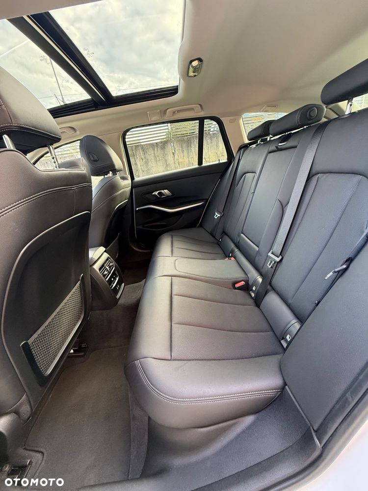 BMW Seria 3 320d xDrive Luxury Line sport - 30
