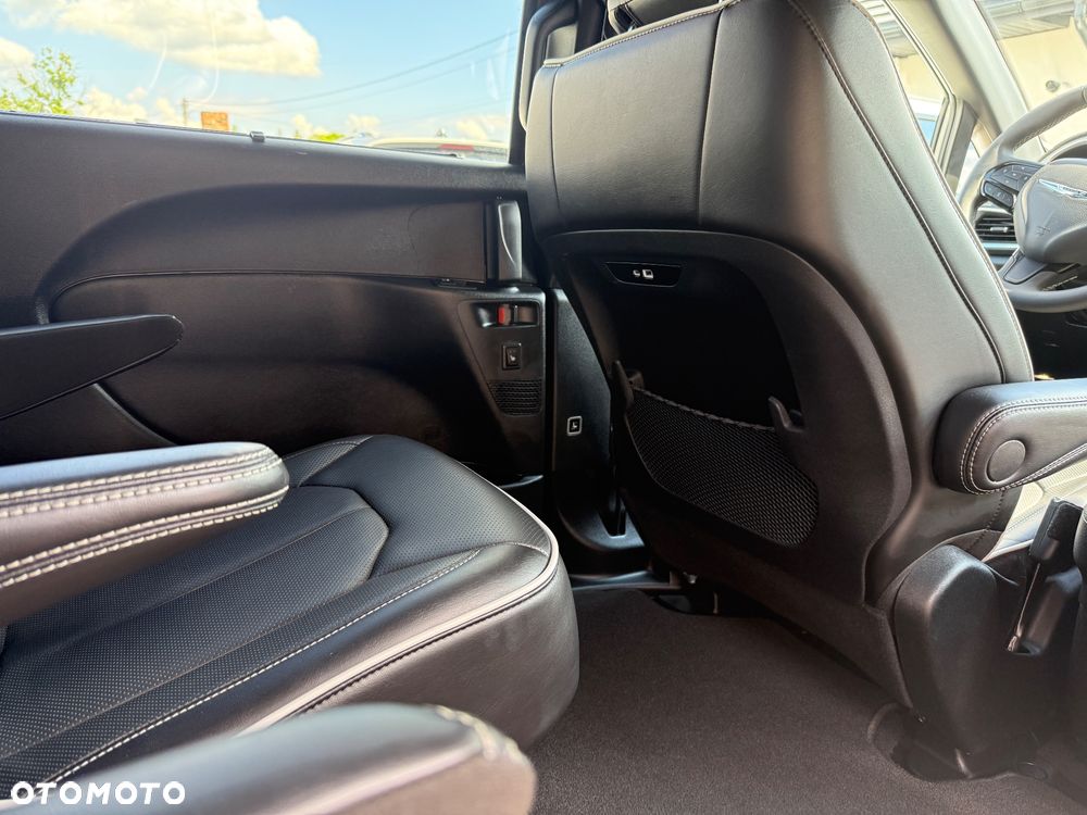 Chrysler Pacifica - 28