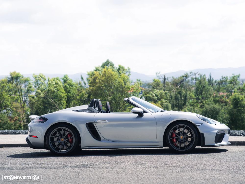 Porsche 718 Spyder - 8