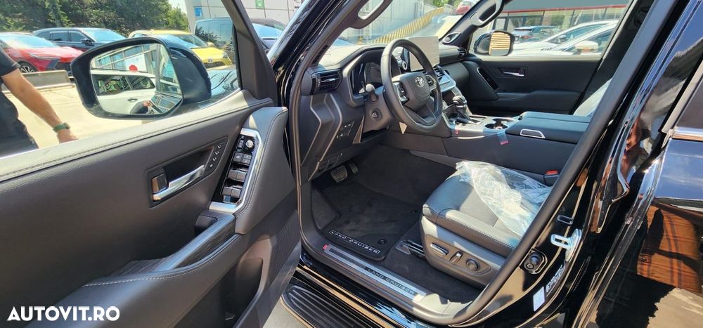 Toyota Land Cruiser 300 - 6