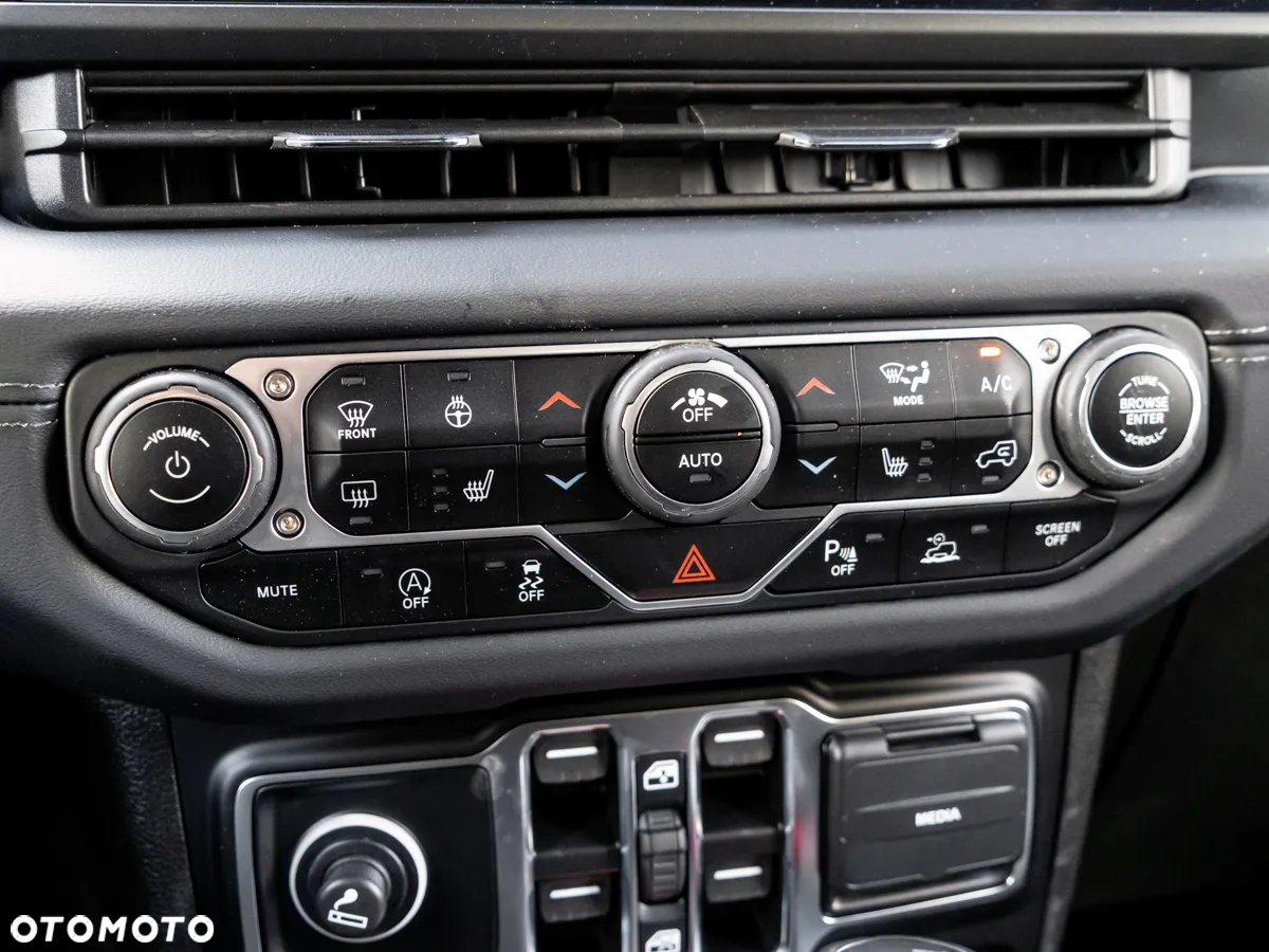 Jeep Wrangler Unlimited GME 2.0 Turbo Sahara - 25