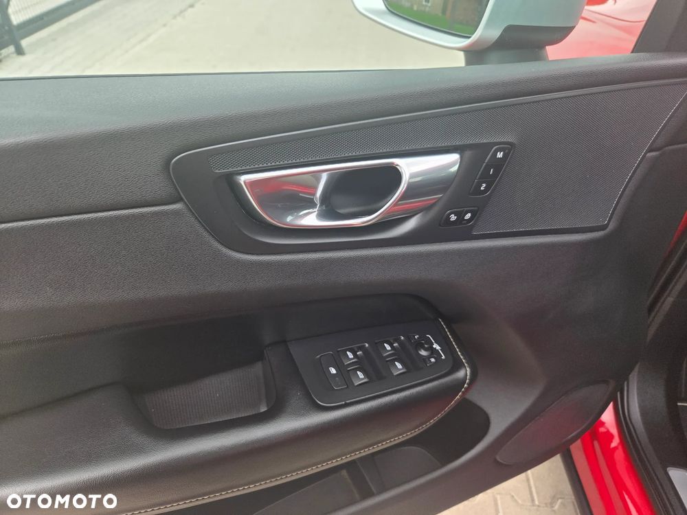 Volvo XC 60 D4 AWD R-Design - 13
