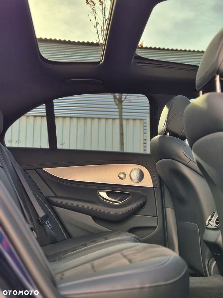 Mercedes-Benz Klasa E 220 d 4-Matic 9G-TRONIC - 30