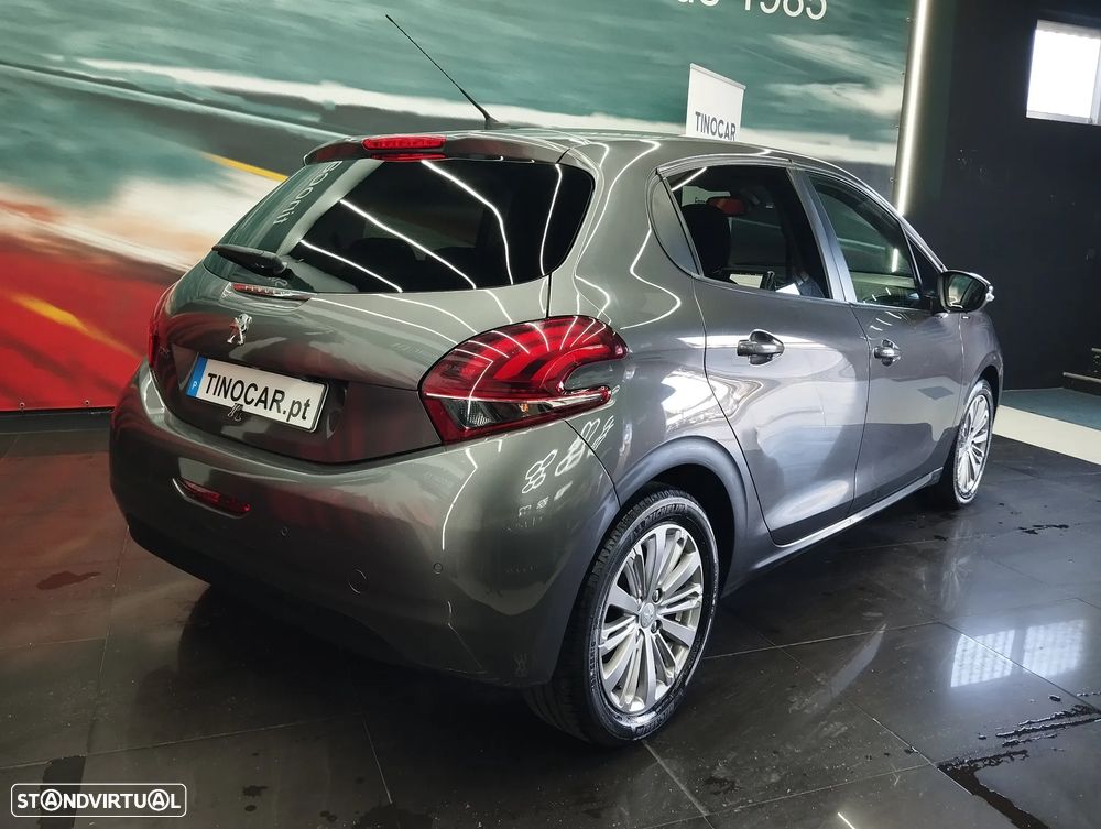 Peugeot 208 1.2 PureTech Signature - 5