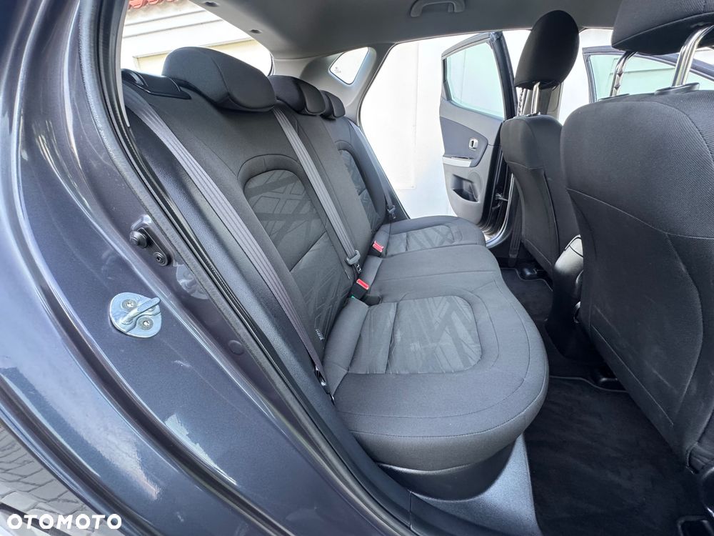 Kia Ceed - 27