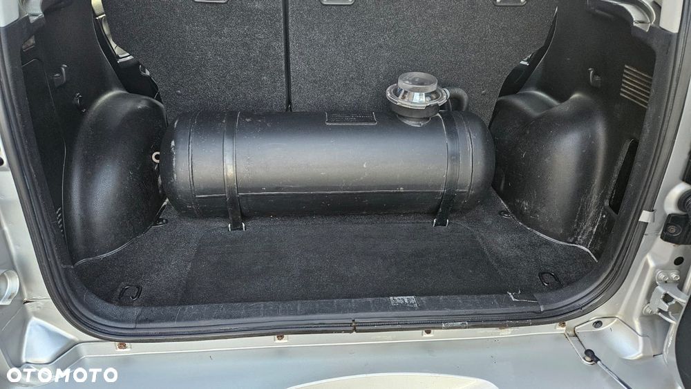 Suzuki Grand Vitara 2.0 De luxe - 24