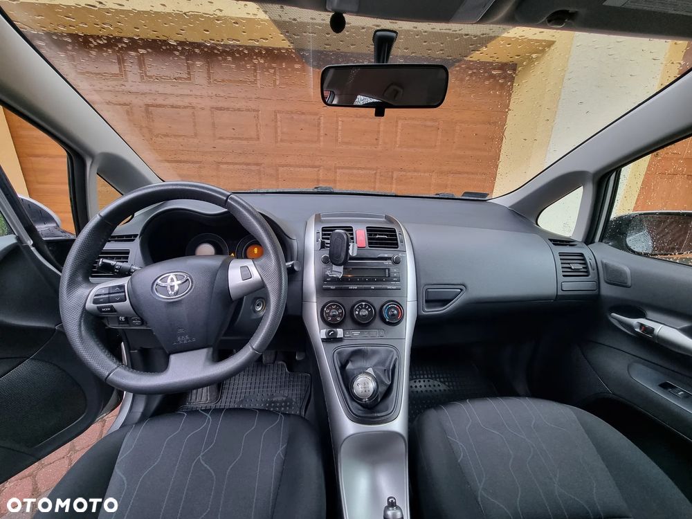 Toyota Auris 1.33 Dual-VVT-i - 8