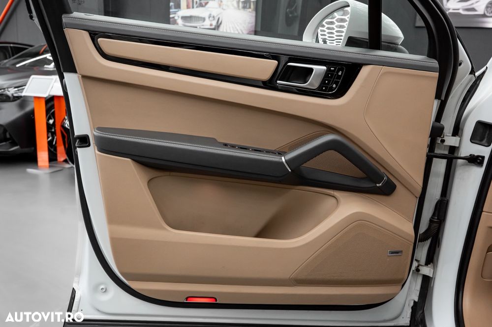 Porsche Cayenne E-Hybrid Tiptronic S - 38