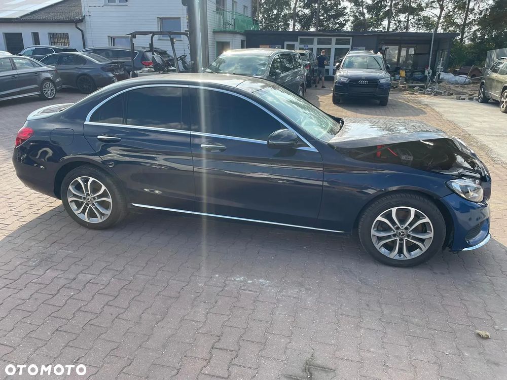 Mercedes-Benz Klasa C 300 4Matic 9G-TRONIC - 3