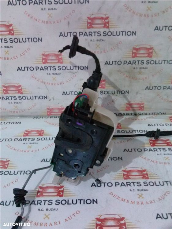 broasca usa stanga fata vw polo an fabr. 2004 - 1