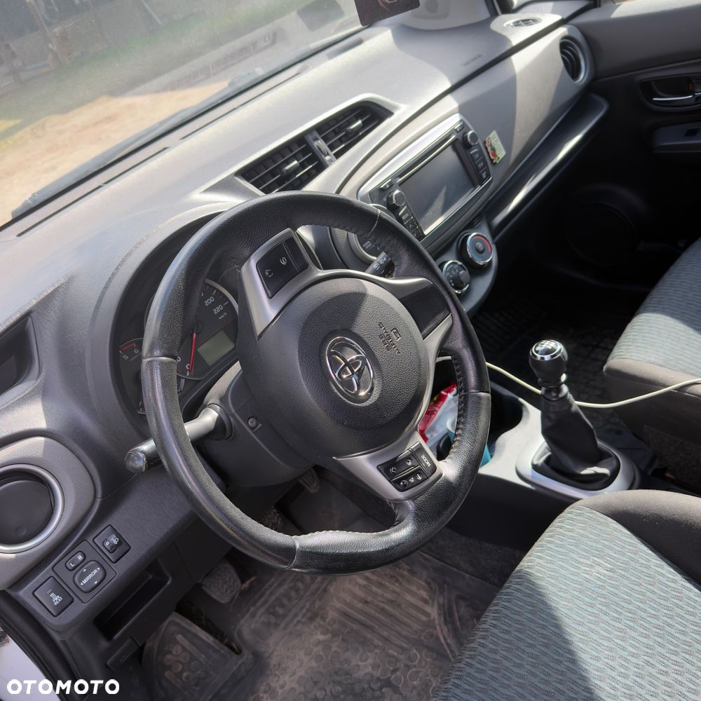 Toyota Yaris - 10