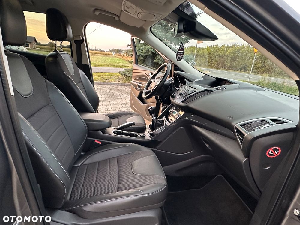 Ford Kuga 2.0 TDCi FWD Titanium - 28