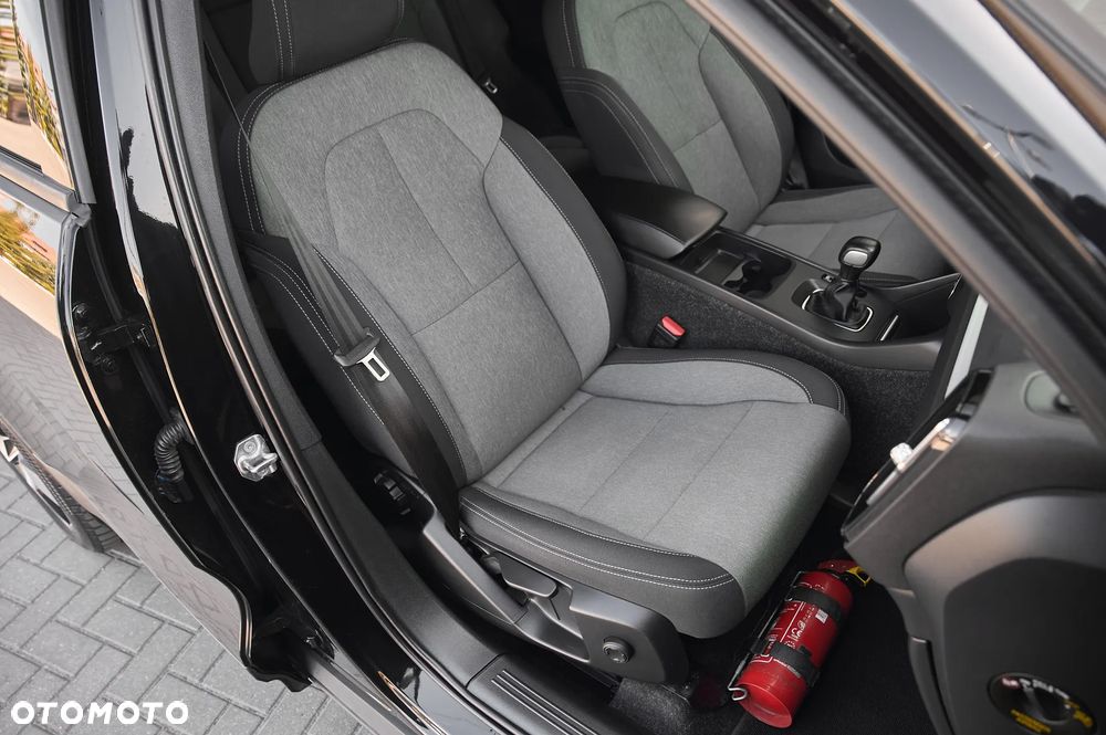 Volvo XC 40 T3 Momentum Pro - 5