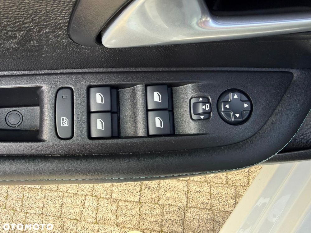 Peugeot 208 PureTech 100 Style - 16