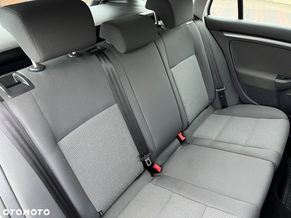 Volkswagen Golf 1.9 TDI DPF Trendline BlueMotion - 21