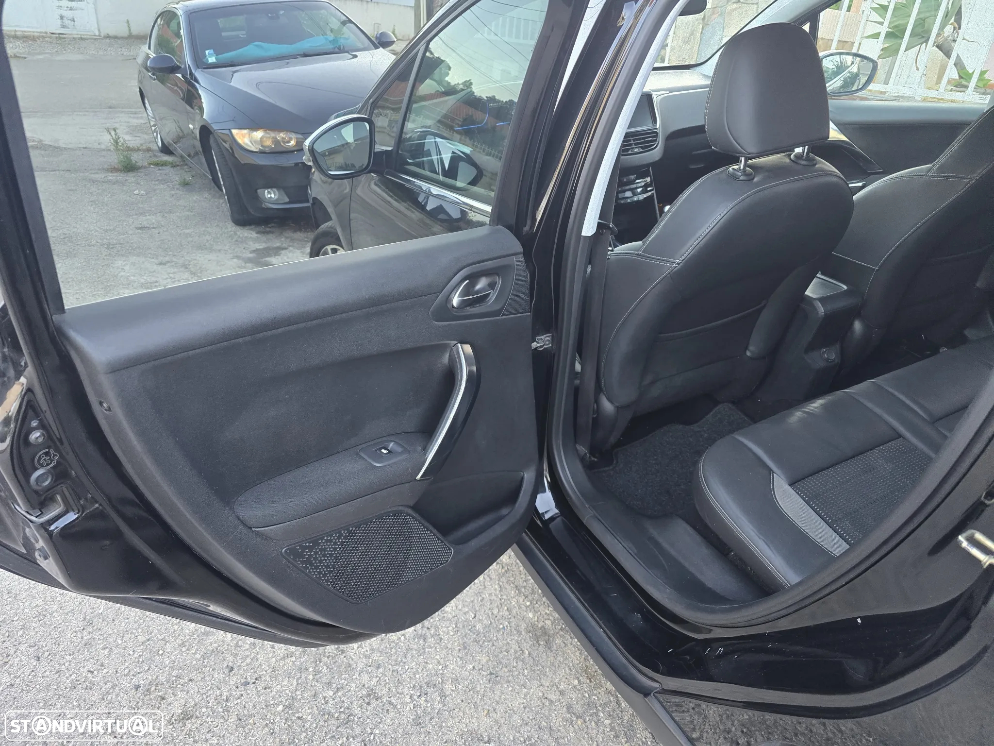 Peugeot 2008 1.6 e-HDi Allure - 23