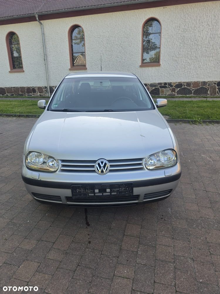 Volkswagen Golf - 1