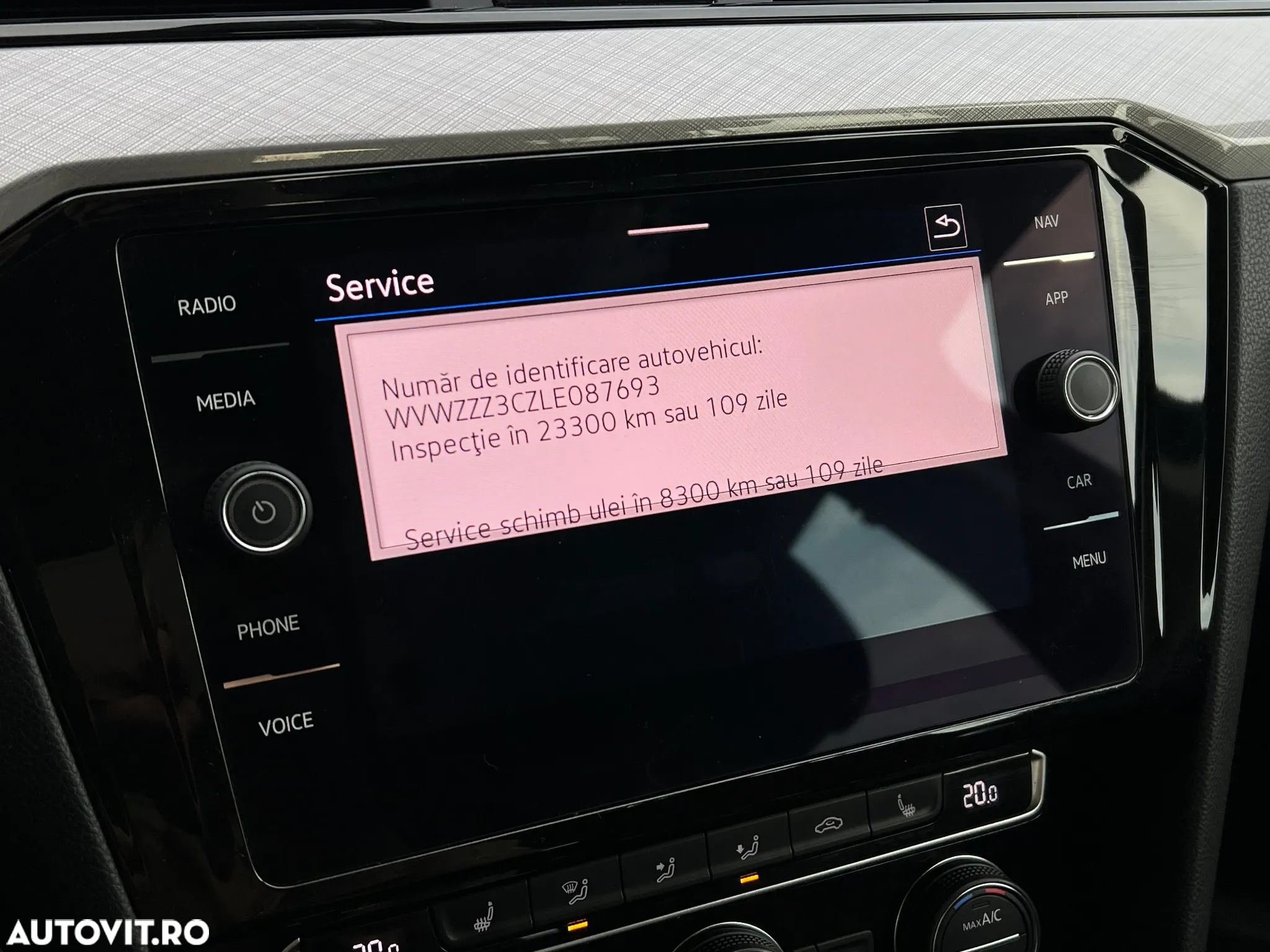 Volkswagen Passat Variant 2.0 TDI DSG Elegance - 26