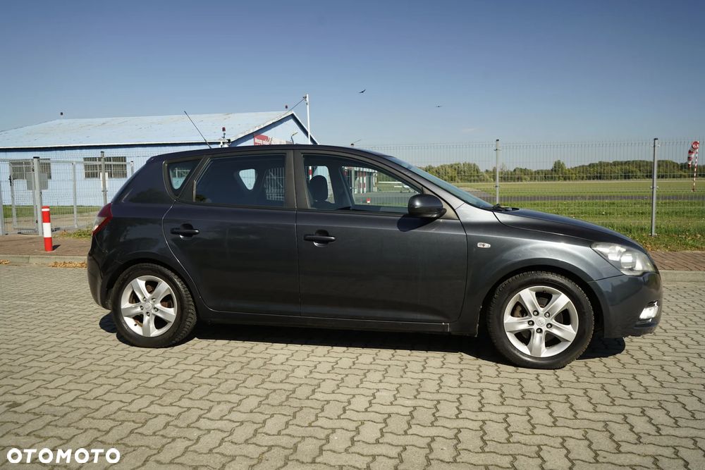 Kia Ceed 1.6 CRDi 90 Vision - 6
